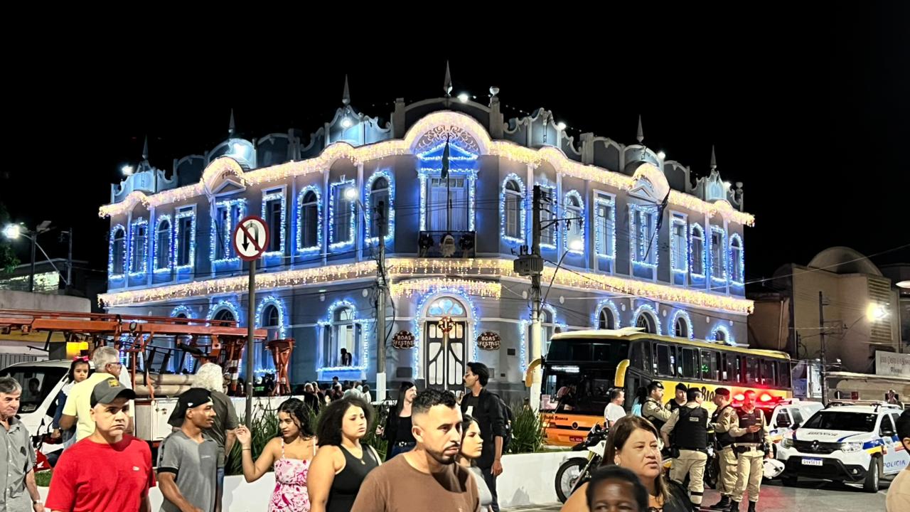 Sonho de Natal 2025: veja como foi a inauguração das luzes no Centro de Santos Dumont